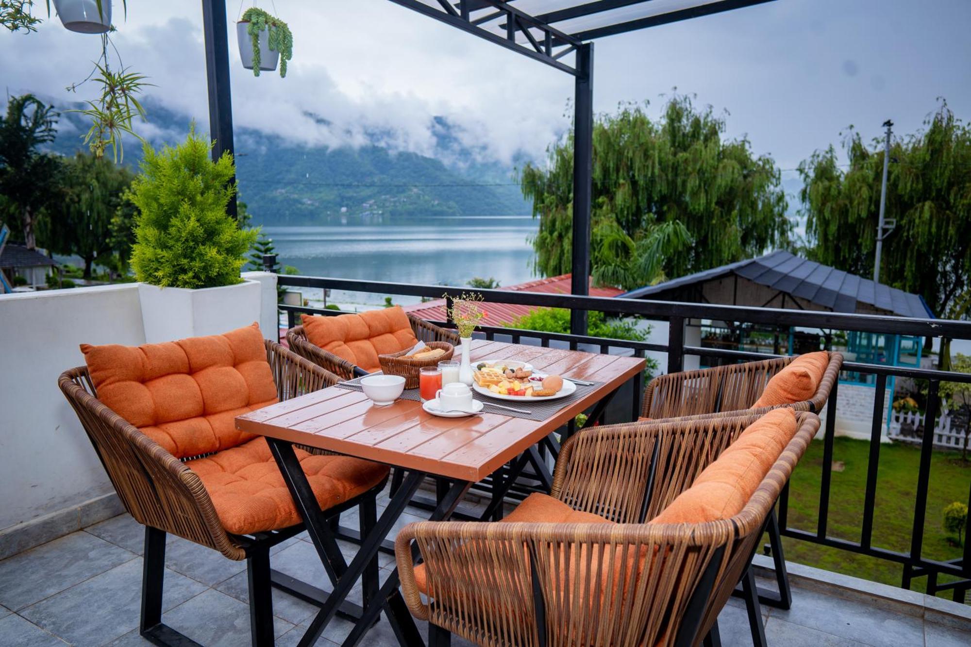 Majestic Lake Front Hotel & Suites Pokhara Eksteriør bilde