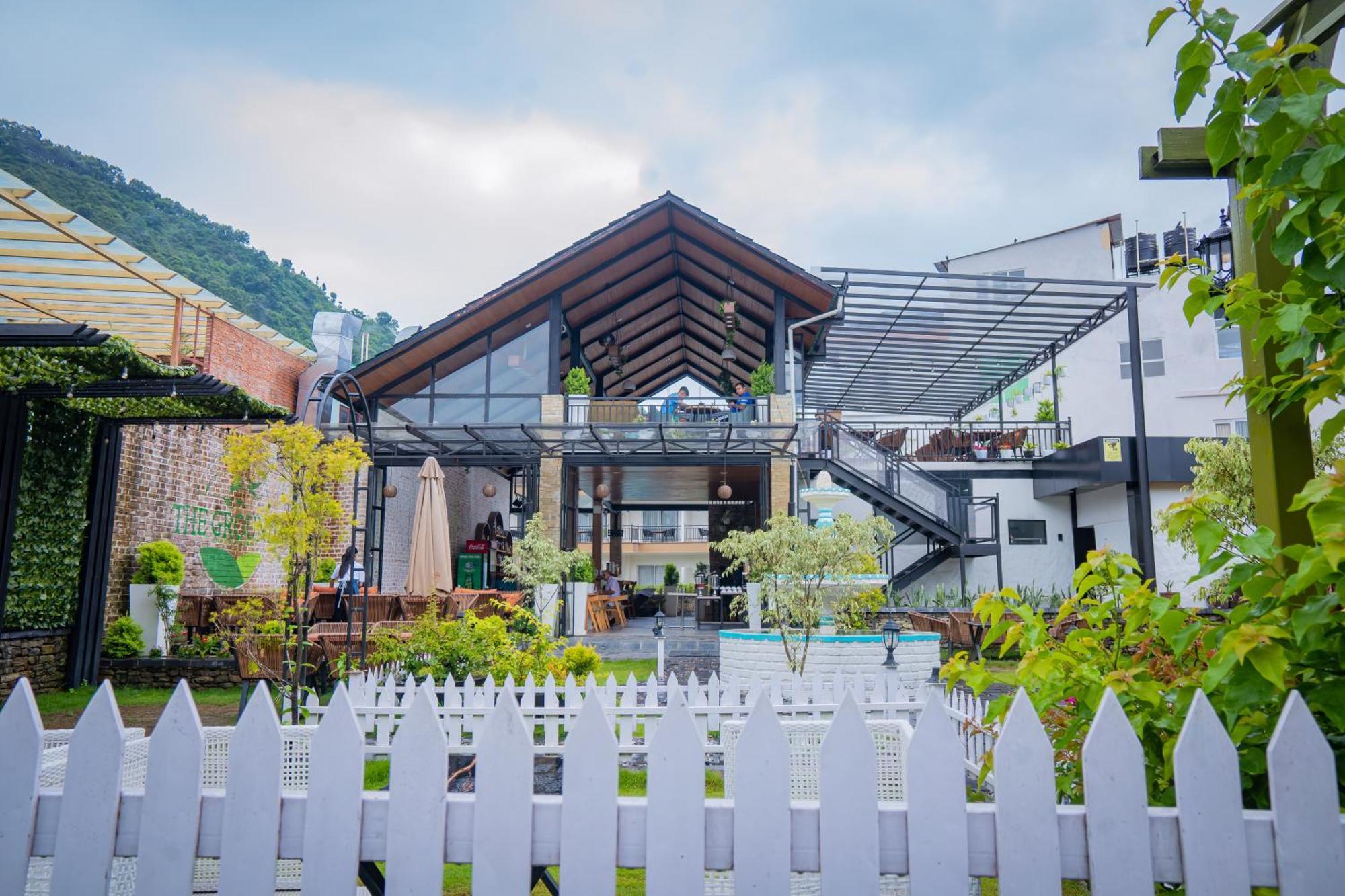 Majestic Lake Front Hotel & Suites Pokhara Eksteriør bilde