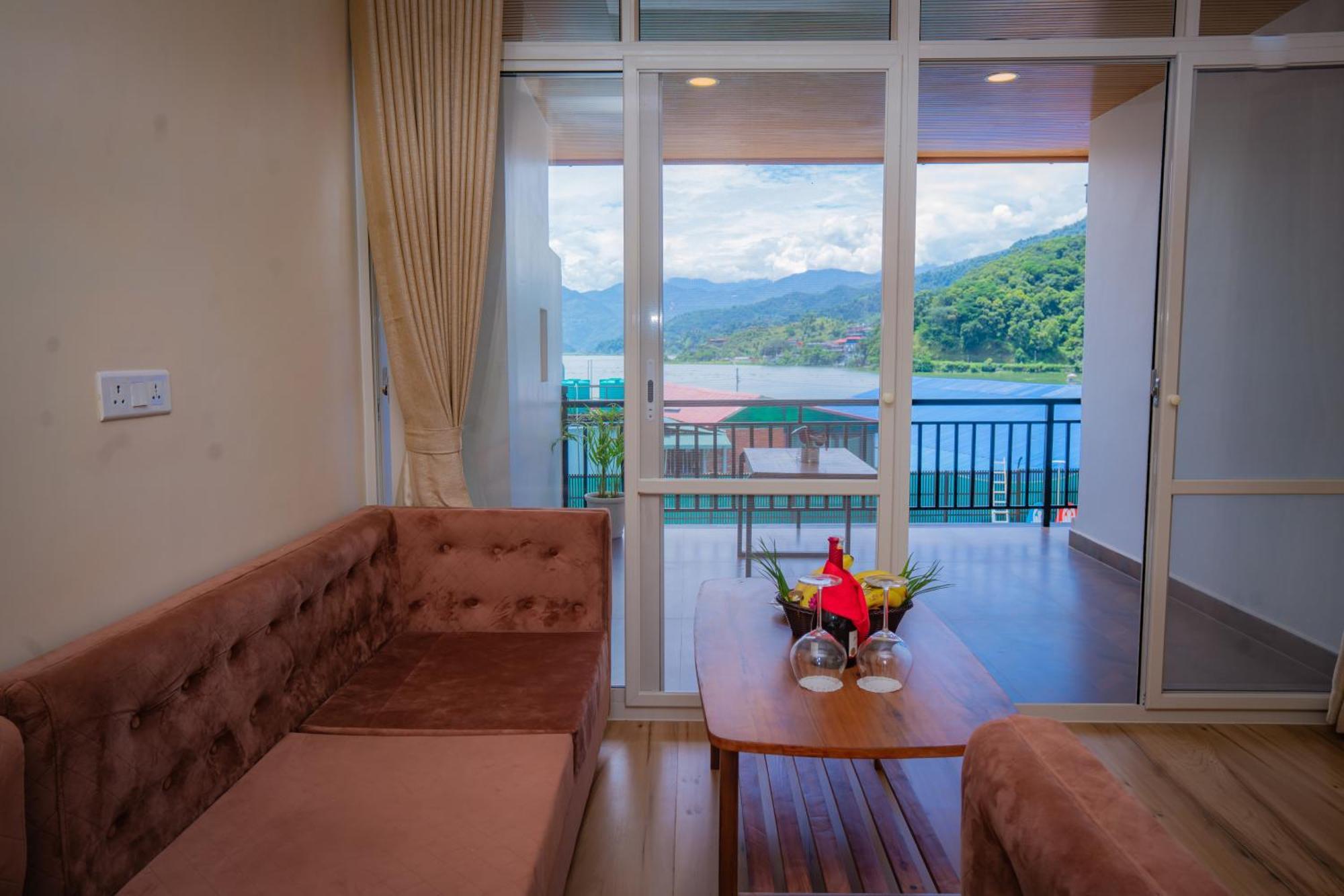Majestic Lake Front Hotel & Suites Pokhara Eksteriør bilde