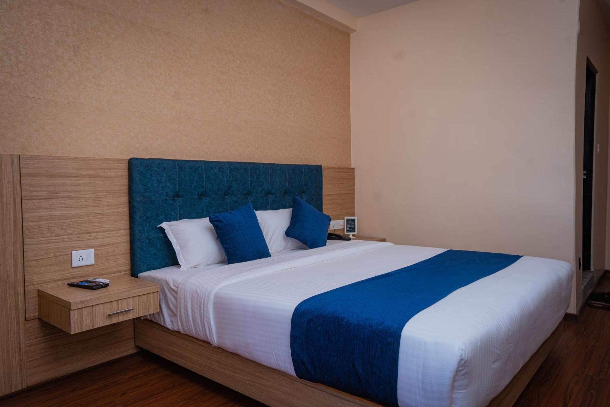 Majestic Lake Front Hotel & Suites Pokhara Eksteriør bilde