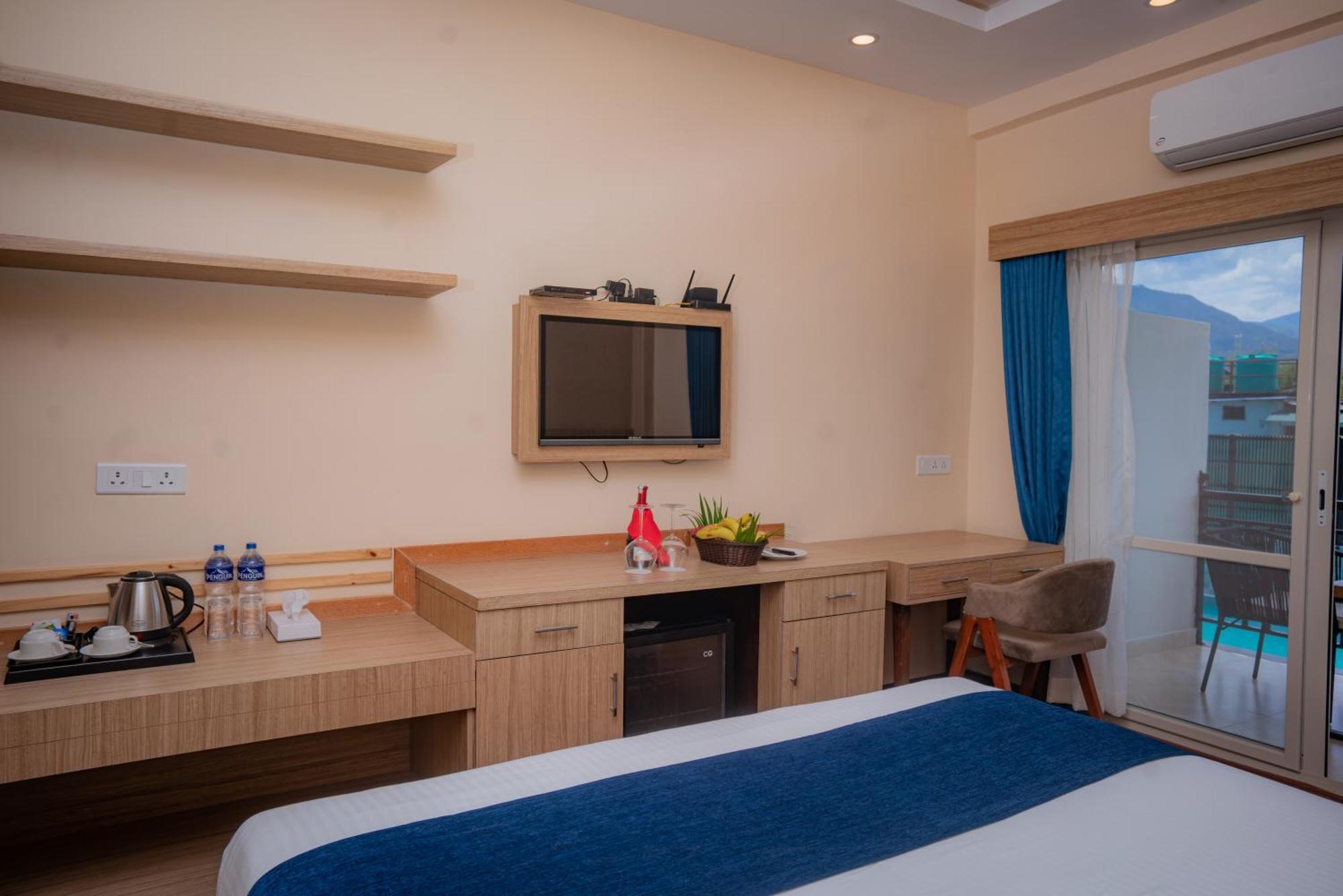 Majestic Lake Front Hotel & Suites Pokhara Eksteriør bilde