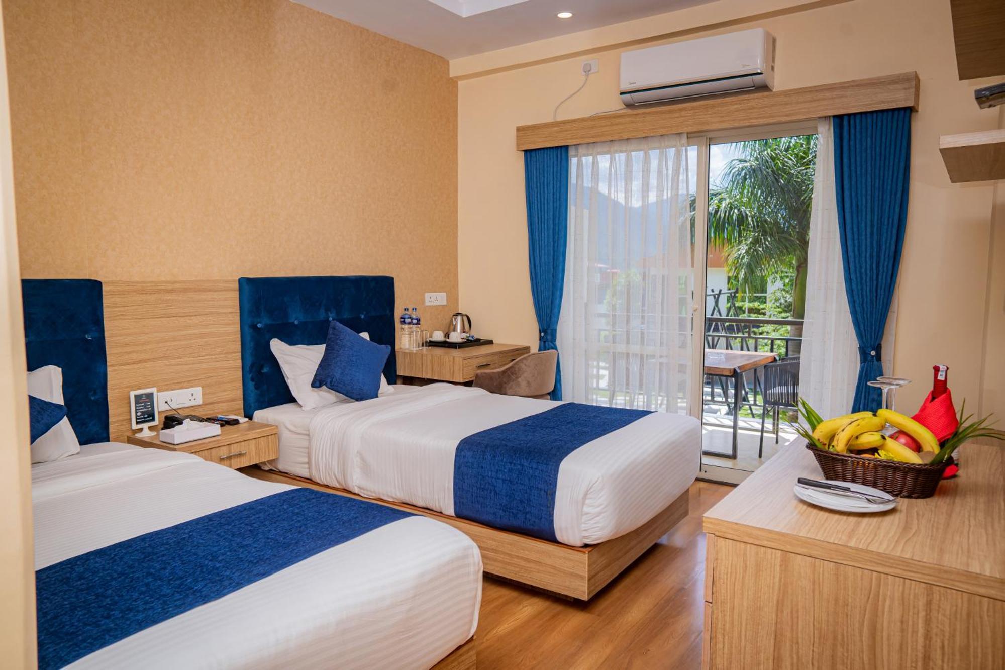 Majestic Lake Front Hotel & Suites Pokhara Eksteriør bilde