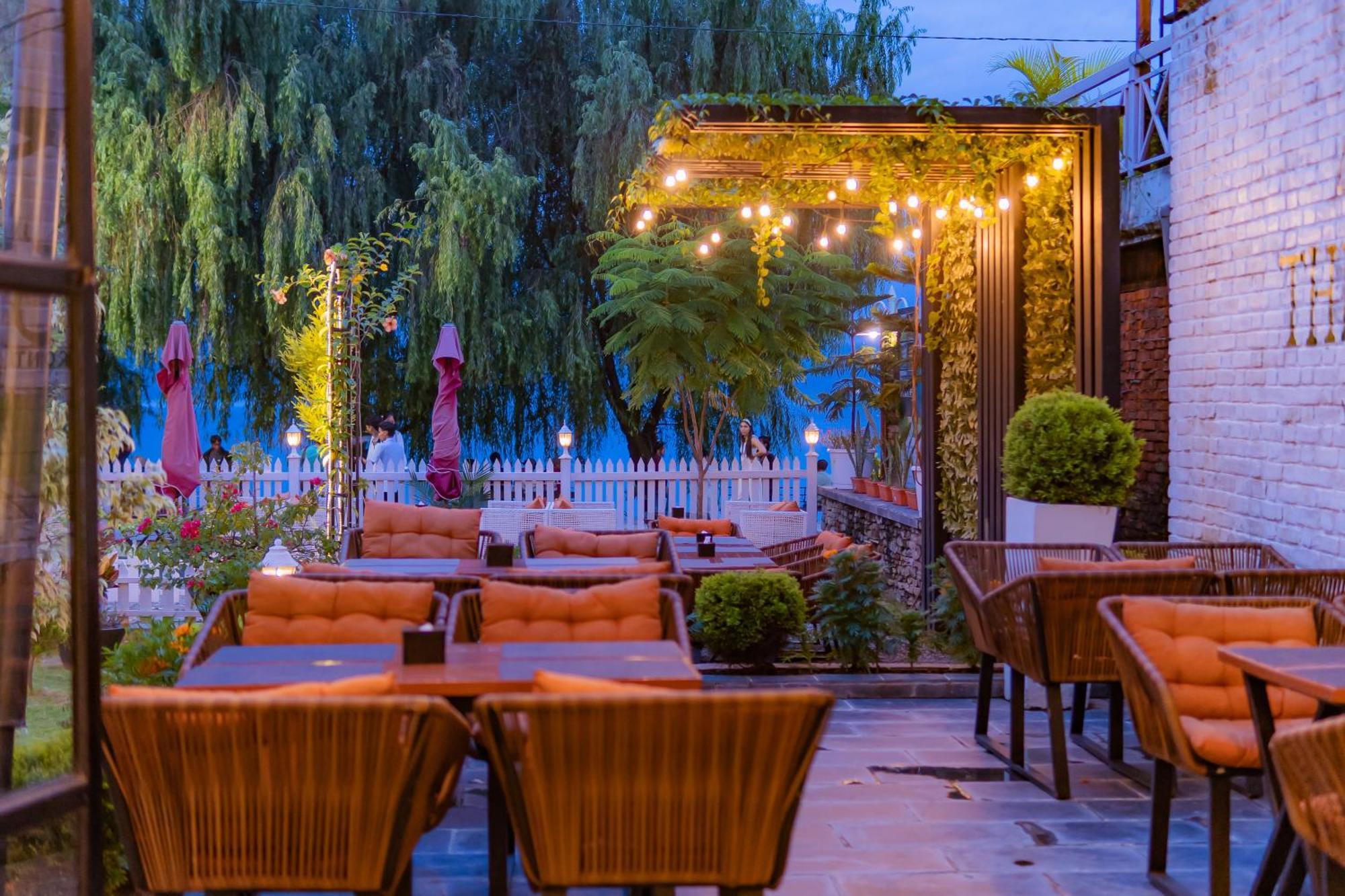 Majestic Lake Front Hotel & Suites Pokhara Eksteriør bilde