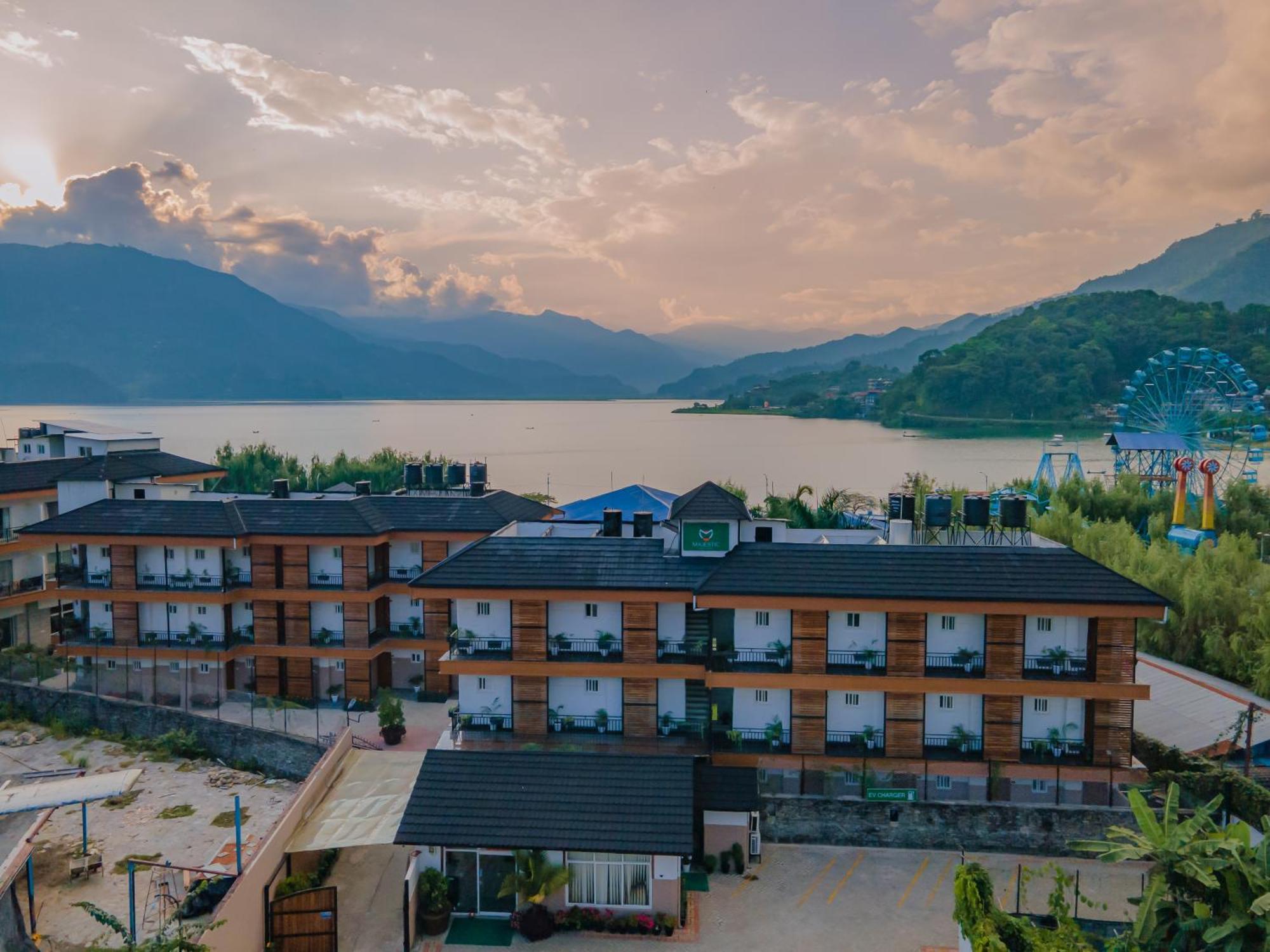Majestic Lake Front Hotel & Suites Pokhara Eksteriør bilde